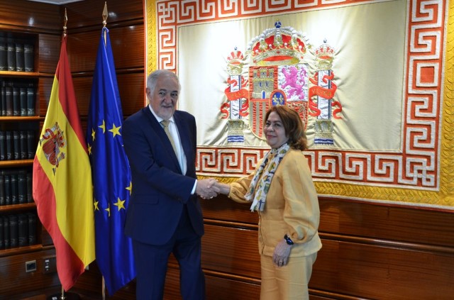 El Presidente del Tribunal Constitucional recibe la visita de una magistrada del TC de la República Dominicana